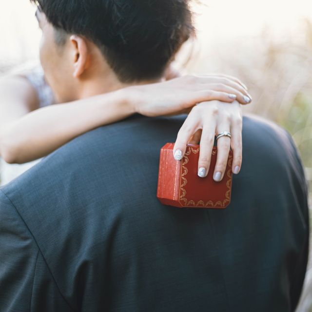 【銀座ダイヤモンドシライシの口コミ】 婚約指輪に合わせてストレートと決めていました。
婚約指輪に合うようキラ…