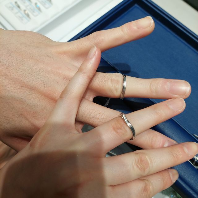 【銀座ダイヤモンドシライシの口コミ】 銀座ダイヤモンドシライシはデザインが豊富です。カーブのある指輪のデザ…