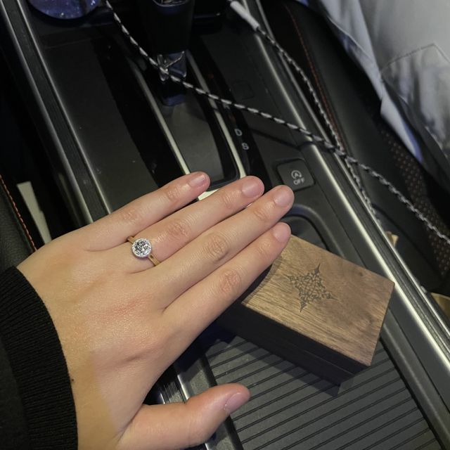 【PORTADA(ポルターダ)の口コミ】 元々指輪が大好きなのでたくさんの指輪を試着しました。たくさん試着させ…