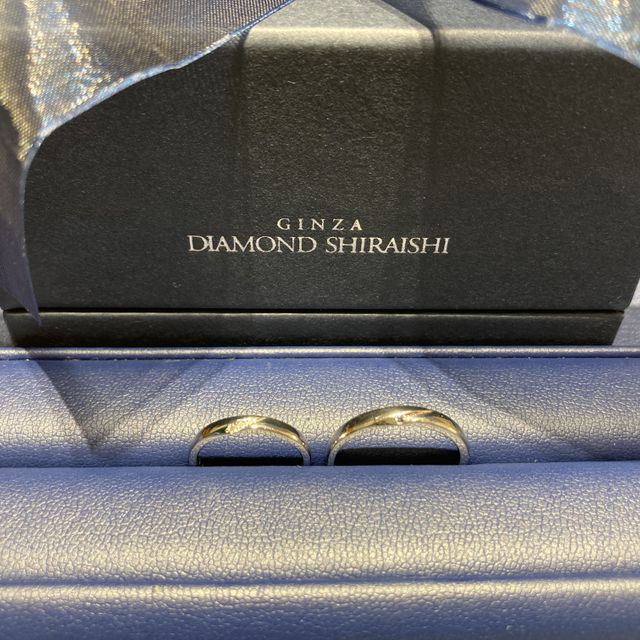 【銀座ダイヤモンドシライシの口コミ】 シンプルなデザインで、控えめにダイヤが埋め込まれているところに惹かれ…