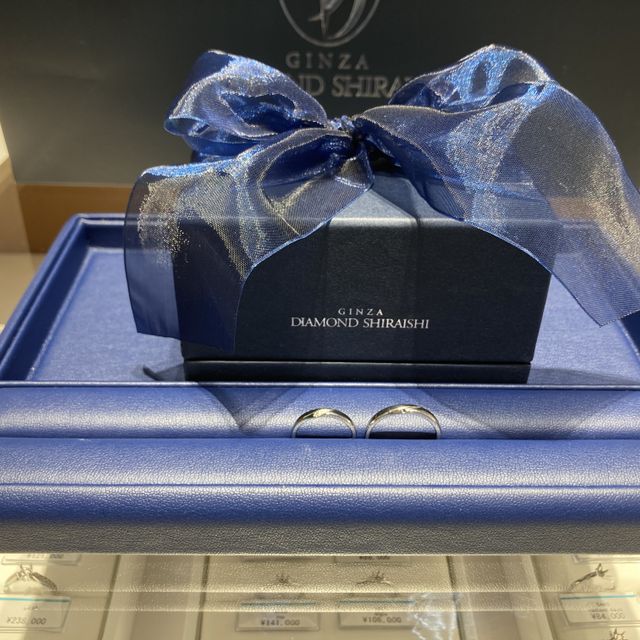 【銀座ダイヤモンドシライシの口コミ】 シンプルなデザインで、控えめにダイヤが埋め込まれているところに惹かれ…