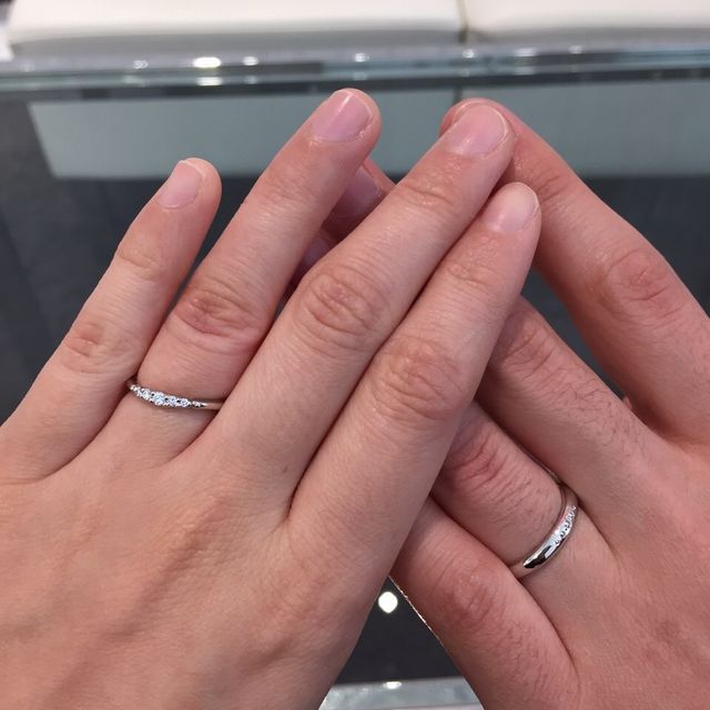 【AFFLUX(アフラックス)の口コミ】 婚約指輪は彼の祖母からの頂き物で、変わったデザインの為、重ねづけがで…