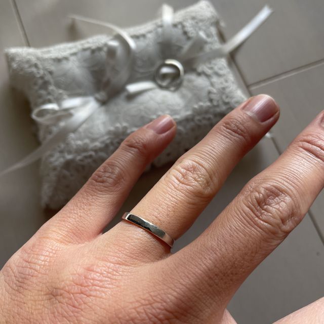 【ギンザタナカブライダル(GINZA TANAKA BRIDAL)の口コミ】 結婚指輪のダイヤモンドを奮発して購入したため、妻と相談の上、夫はシン…