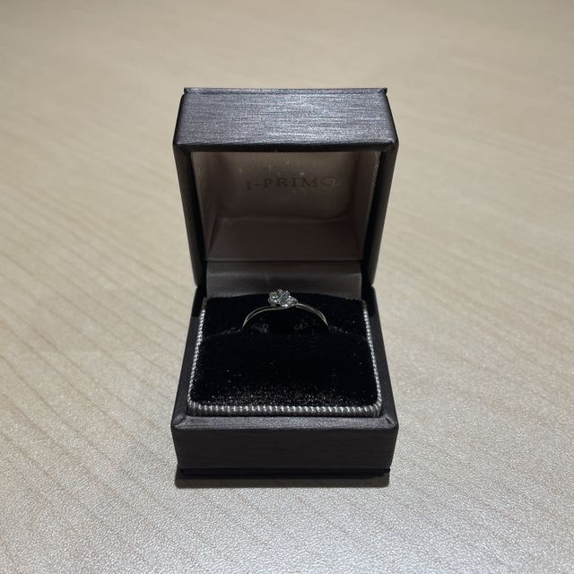 【アイプリモ(I-PRIMO)の口コミ】 丸みのある花びらで愛らしく咲き誇るピオニーの花をモチーフにしており、…