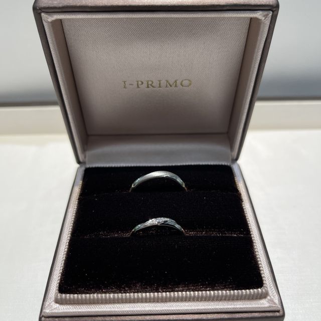 【アイプリモ(I-PRIMO)の口コミ】 1番は付け心地の良さです。リングの形状が特殊で小指と中指の接触部分が通…