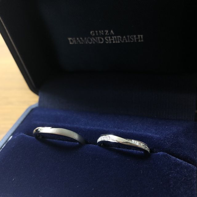 【銀座ダイヤモンドシライシの口コミ】 新郎の指輪について:シンプルながらキャラクターラインがしっかりしていて…