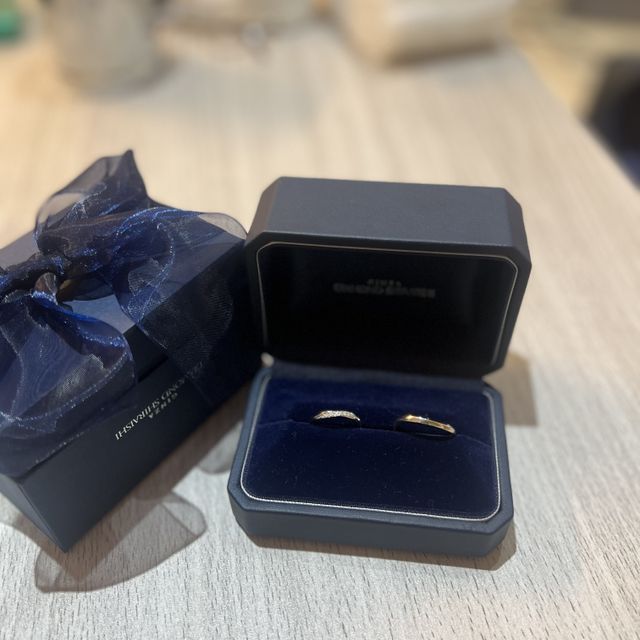 【銀座ダイヤモンドシライシの口コミ】 付け心地がとっても滑らかで気に入りました！
デザインも豊富で迷いました…