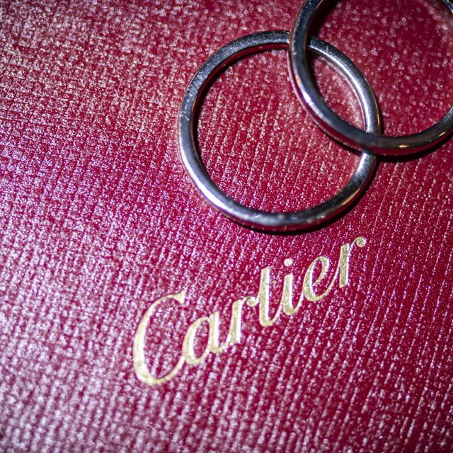 【カルティエ(Cartier)の口コミ】 いくつかのブランドを試着しましたが、最終的な決め手は以下の点です。

…