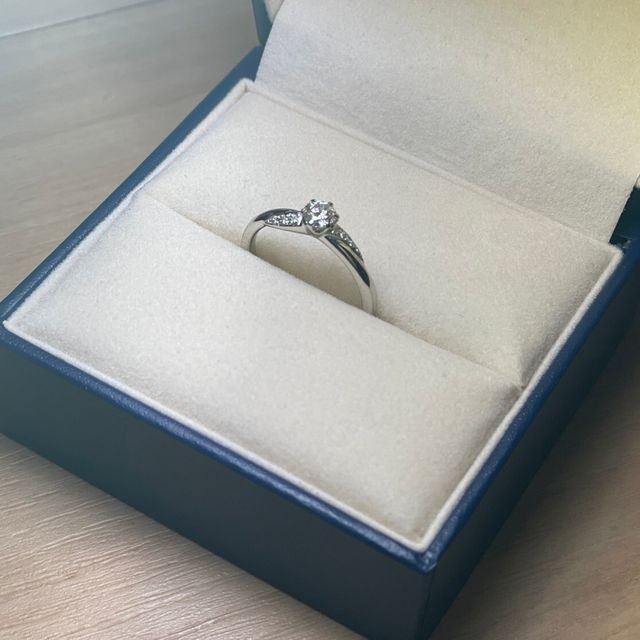 【GALA JEWELRY(ガラジュエリー)の口コミ】 いろんな指輪を見て、ウェーブのものが彼女の好みかなと思い探していまし…