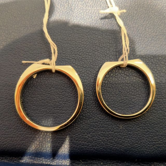 【銀座ダイヤモンドシライシの口コミ】 メレダイヤが複数ついているストレートの結婚指輪を探し中で試着させても…