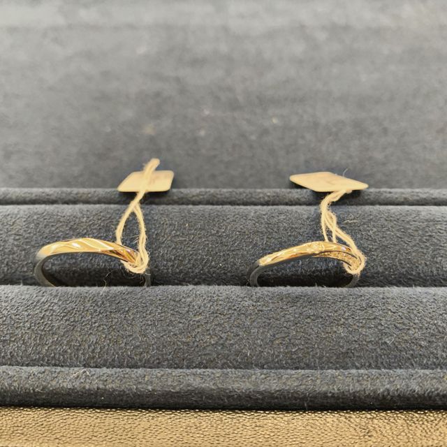 【4℃ BRIDAL(ヨンドシーブライダル)の口コミ】 指輪のデザインがシンプルすぎないシンプルな物がよくそれに合うものをス…