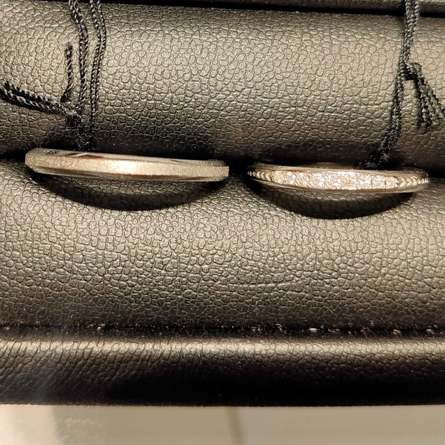 【エクセルコダイヤモンド(EXELCO DIAMOND)の口コミ】 メレダイヤがたくさんついているのでキラキラしていてきれいです。手元を…