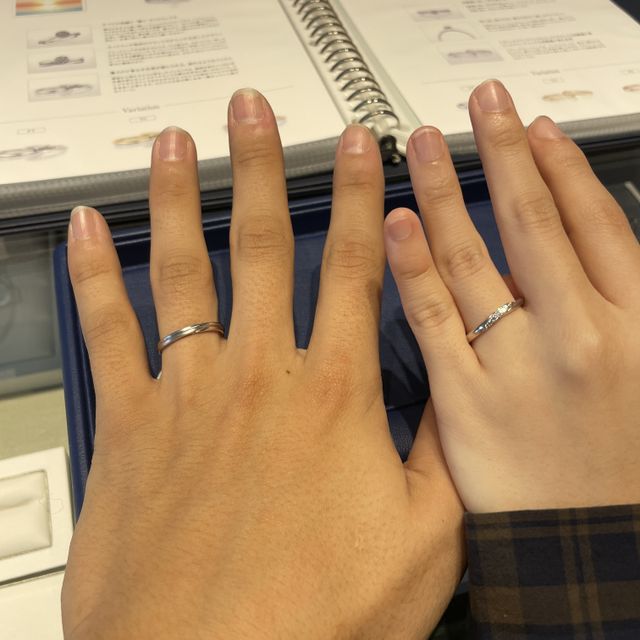 【銀座ダイヤモンドシライシの口コミ】 デザイン
最初はストレート一択でしたが、いろんな種類の指輪を試着を何回…