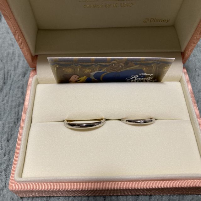 【ケイウノ ブライダル(K.UNO BRIDAL)の口コミ】 指輪の決め手は、シンプルなデザインと、内側が外側と違うカラーを選べる…