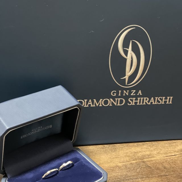 【銀座ダイヤモンドシライシの口コミ】 可愛いデザインと婚約指輪に重ね付けしてもオシャレになるようなデザイン…