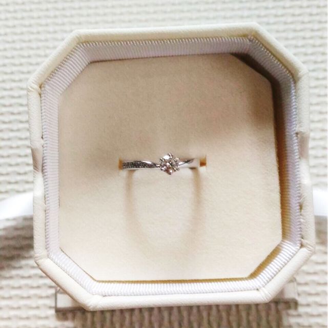 【4℃ BRIDAL(ヨンドシーブライダル)の口コミ】 結婚指輪は4℃のディズニーモデルにすると決めていました。
その結婚指輪と…