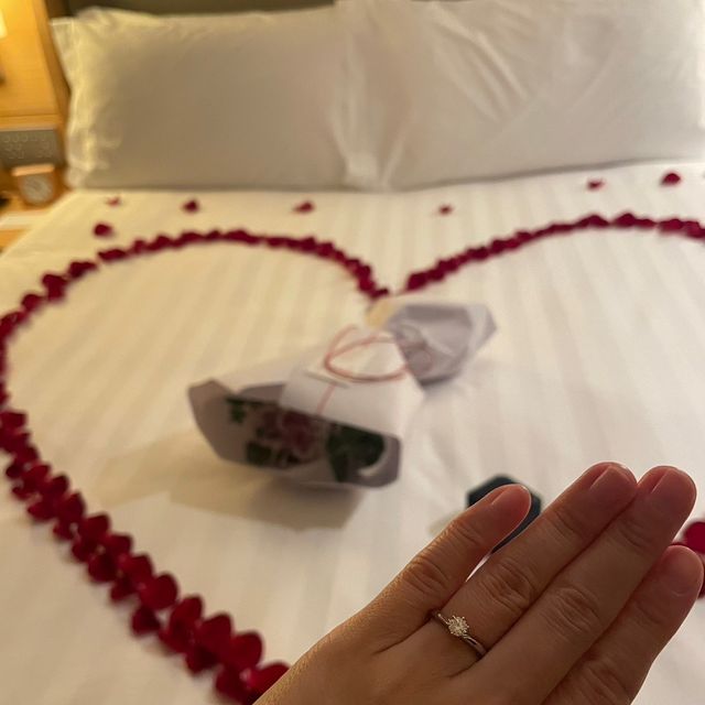 【銀座ダイヤモンドシライシの口コミ】 決めてはセットリングで着用した際にパートナーの指にとても似合っていた…