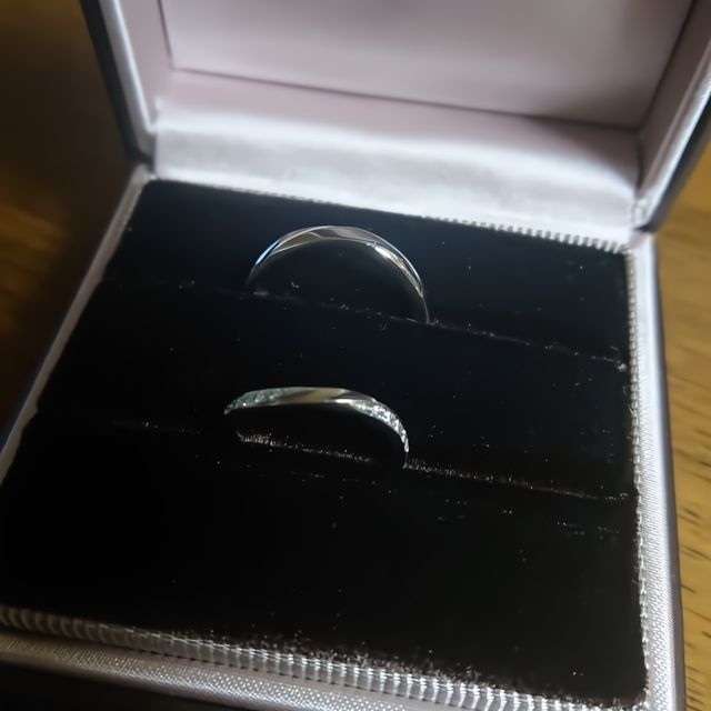 【アイプリモ(I-PRIMO)の口コミ】 ダイヤが入っていて、でも派手すぎず、あとはカーブなどデザイン性がある…