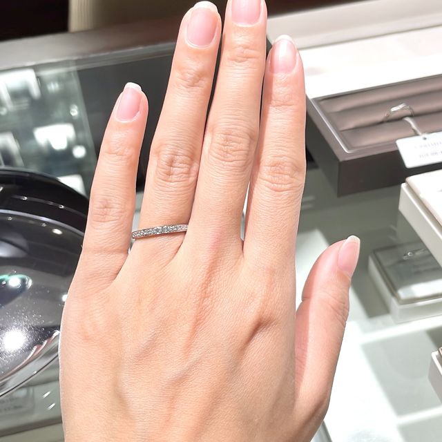 【アイプリモ(I-PRIMO)の口コミ】 指なじみが良く、ダイヤの輝きが綺麗です。ストレートデザイン、ウェーブ…