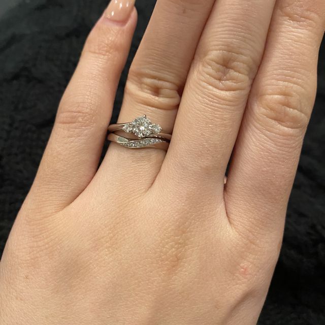 【エクセルコダイヤモンド(EXELCO DIAMOND)の口コミ】 婚約指輪の決め手は予算内で1番大きなダイヤが付いているものだったからで…