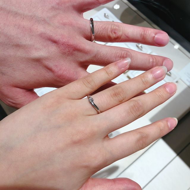 【俄(にわか)の口コミ】 指輪のデザイン
シンプルだけどすごく洗礼された上品なデザインで、年齢を…