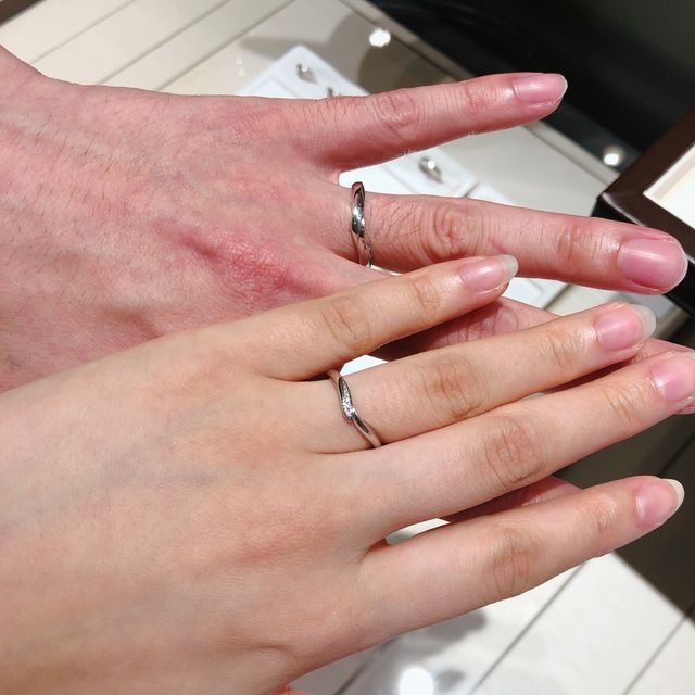 【俄(にわか)の口コミ】 指輪のデザイン
シンプルだけどすごく洗礼された上品なデザインで、年齢を…