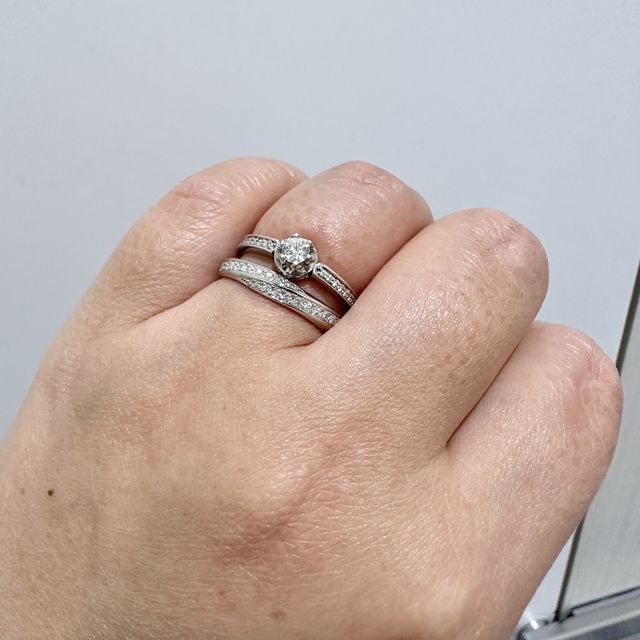 【ヴァンドーム青山(VENDOME AOYAMA)の口コミ】 結婚指輪を探している中でダイヤモンドをたくさん使っているデザインが希…