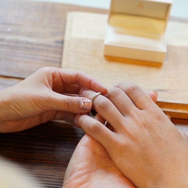 【THREE TREES(スリーツリーズ)の口コミ】 互いが作った指輪をつけ合えるので、連れ合いの心がこもった指輪になると…