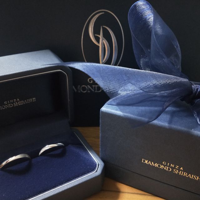 【銀座ダイヤモンドシライシの口コミ】 婚約指輪と合わせてつけた時にきれいに見えるかどうか。ブルーダイヤモン…