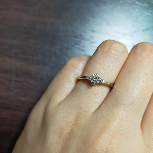 【ラザール ダイヤモンド(LAZARE DIAMOND)の口コミ】 事前にどんな形の指輪が置いてあるのかオンラインストアで調べてから伺い…