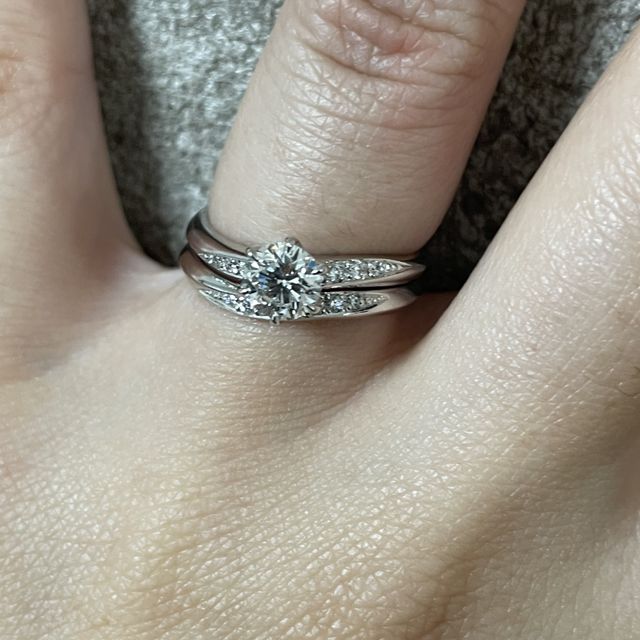 【宝寿堂(ほうじゅどう)の口コミ】 ダイヤの品質とお値段が圧倒的に他社よりも優れていました。デザイン性は…