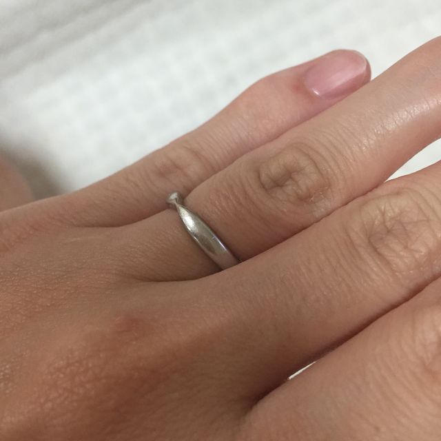 【ティファニー(Tiffany & Co.)の口コミ】 結婚指輪と婚約指輪が重ねてつけられるところがとても気に入りました。結…