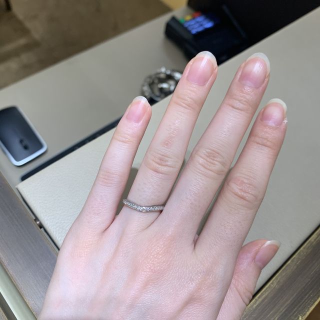 【カルティエ(Cartier)の口コミ】 シンプルすぎるものより華やかな物の方が良かったためダイヤモンドが多く…