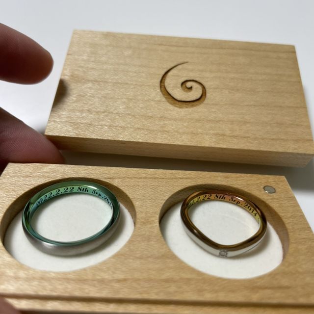 【SORA(ソラ)の口コミ】 ①ジルコニウムの綺麗なカラーで他とは違う、自分たちだけのオリジナル指輪…