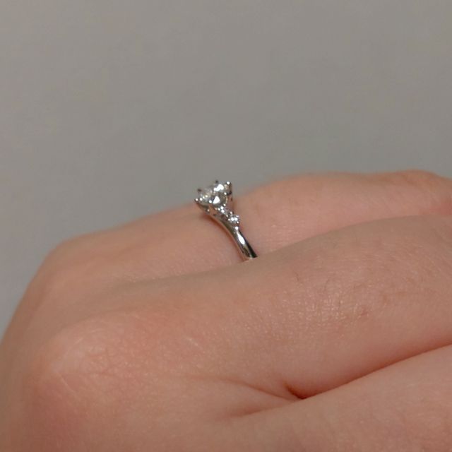 【アイプリモ(I-PRIMO)の口コミ】 アシンメトリーのデザインが素敵だった。今回購入したのはエンゲージリン…