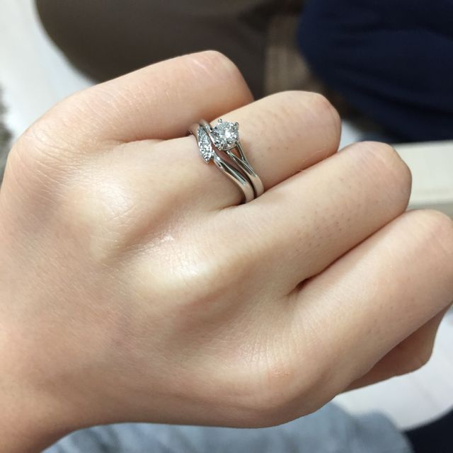 【俄(にわか)の口コミ】 他のブランドがどれも同じに感じてしまったなか、桜の花を表す婚約指輪と…