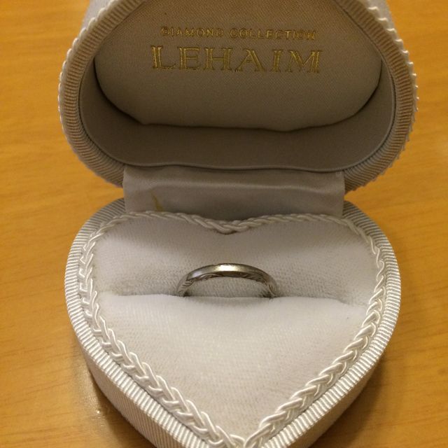 【LEHAIM(レハイム)の口コミ】 指が長くスラッとしていないため婚約指輪と重ねてつけたくシンプルな物を…