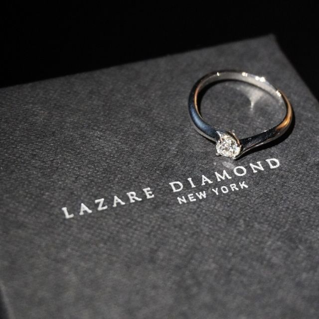【ラザール ダイヤモンド(LAZARE DIAMOND)の口コミ】 私はシンプルなデザインが、相手は動きのあるリングが好みというところで…