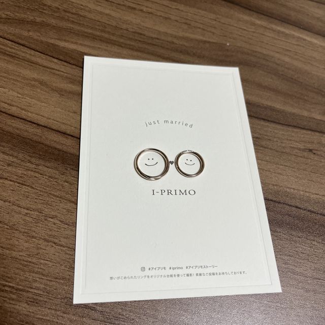 【アイプリモ(I-PRIMO)の口コミ】 色味、デザイン、ダイヤの輝きが決め手です。
婚約指輪を買わなかったため…