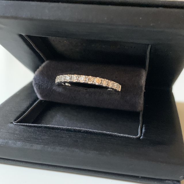 【ラザール ダイヤモンド(LAZARE DIAMOND)の口コミ】 普段使いできることと、あまり凝ったデザインではなくシンプルなデザイン…