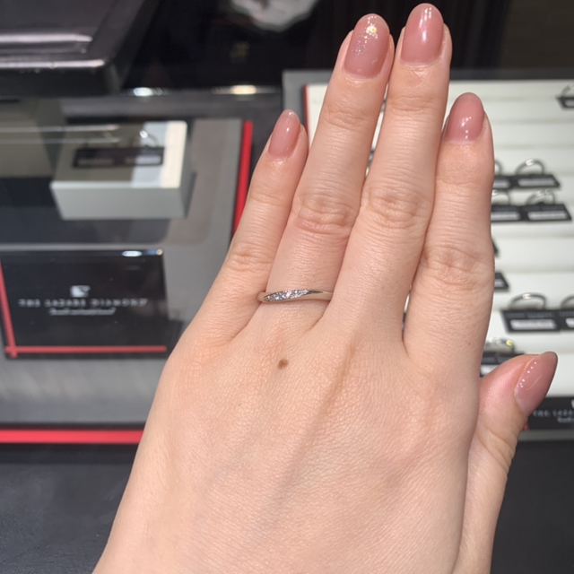 【ラザール ダイヤモンド(LAZARE DIAMOND)の口コミ】 ダイヤモンドが多くはないがキラキラしていてそこがいいなと思います。キ…