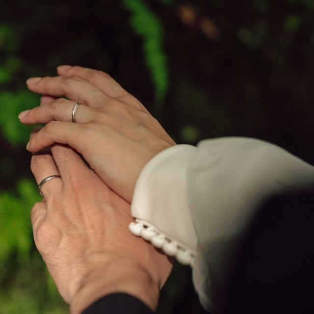 【銀座ダイヤモンドシライシの口コミ】 指輪のデザインについて : 波のようなデザインで、指馴染みがいいです。ダ…