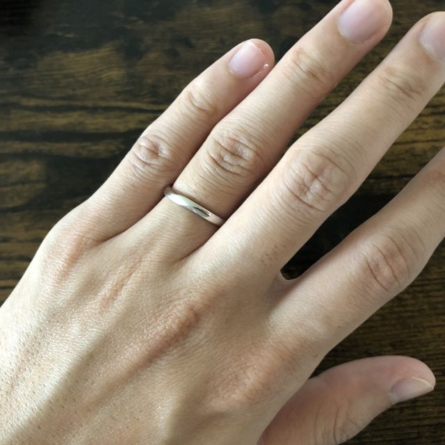 【銀座ダイヤモンドシライシの口コミ】 普段の生活から指輪をつけようと考えており、派手すぎないものを選びまし…