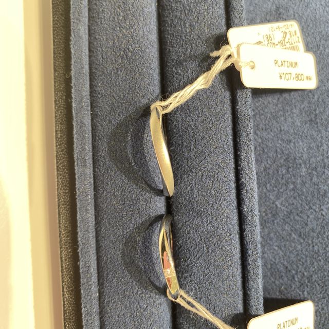 【4℃ BRIDAL(ヨンドシーブライダル)の口コミ】 ウェーブのカーブが美しい、男女でデザインがお揃い、価格も良心的でよい…