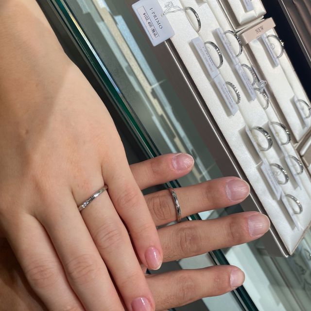 【アイプリモ(I-PRIMO)の口コミ】 シンプルなデザインでかつ石がいくつか付いている指輪を探しており、アイ…