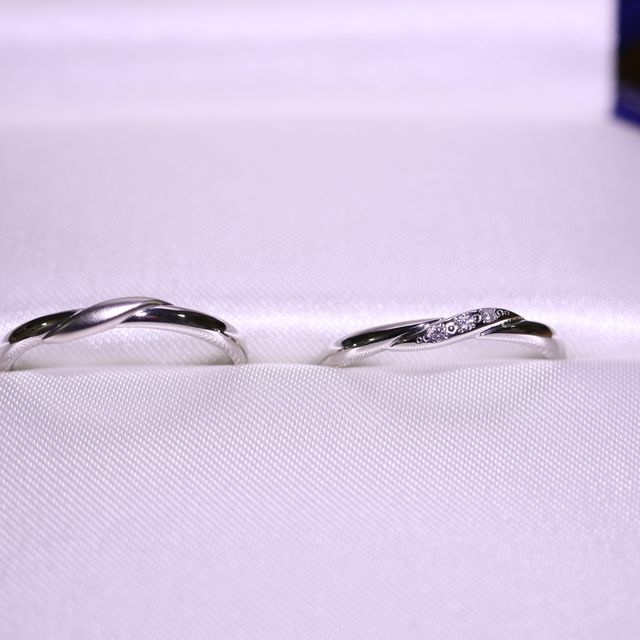 【ヴァンドーム青山(VENDOME AOYAMA)の口コミ】 女性用のリングは、ダイヤモンドを少しあしらったものとつぶつぶのデザイ…