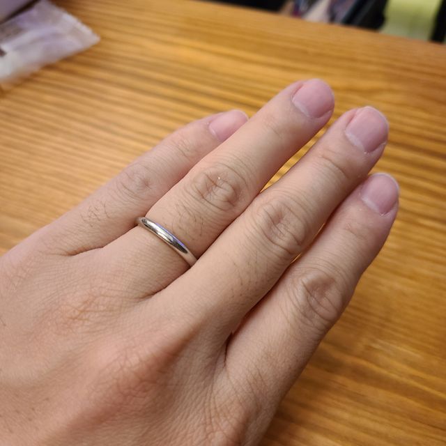 【ラザール ダイヤモンド(LAZARE DIAMOND)の口コミ】 シンプルなデザインを探しておりました。色々な店舗を見て回りましたが、…