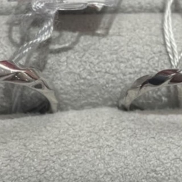 【AFFLUX(アフラックス)の口コミ】 AFELUXのリースWreath 「あなたのそばで」を試着しました。
男女でちゃん…