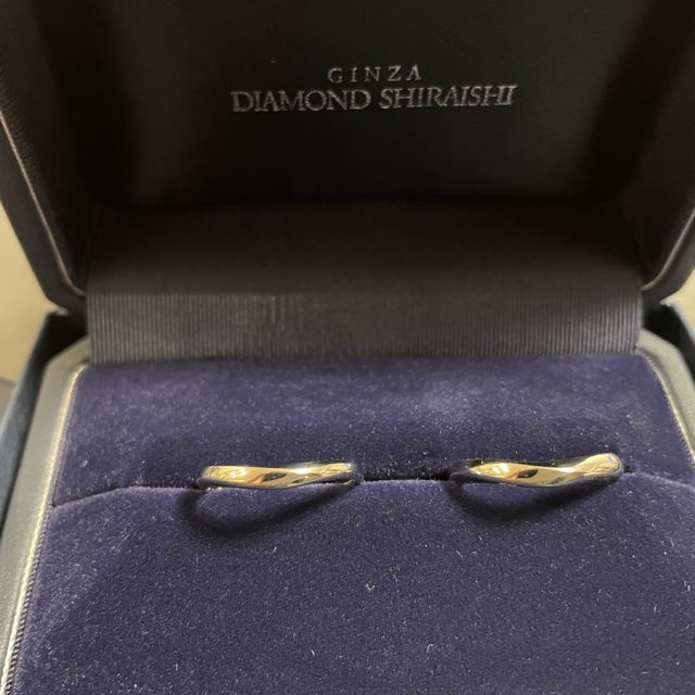 【銀座ダイヤモンドシライシの口コミ】 V字の指輪がよかったので、クルールというデザインを見つけてもらいました…