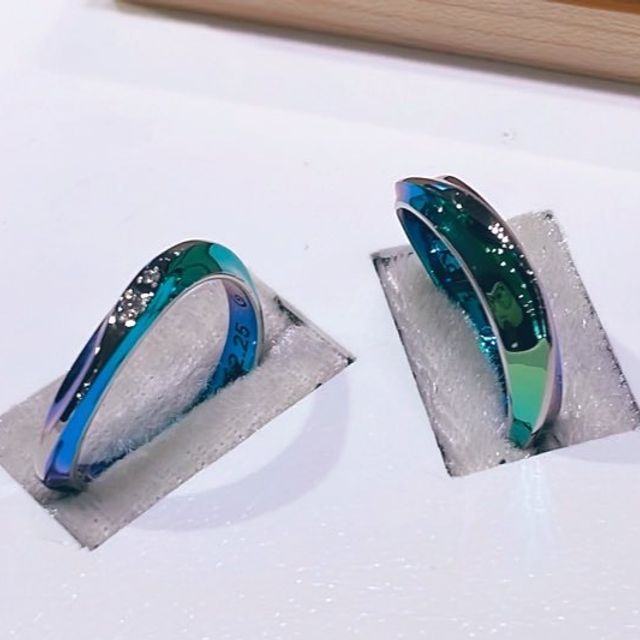 【SORA(ソラ)の口コミ】 個性的なデザインの指輪を探していました。SORAさんの指は色が豊富、フル…